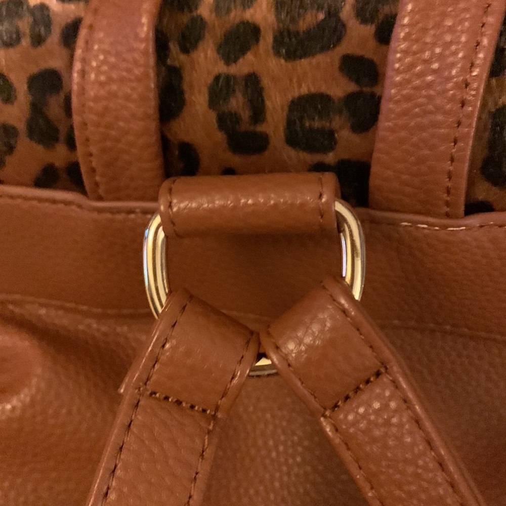 Venus Napsack with faux fur cheetah print flap NWOT - Picture 6 of 11